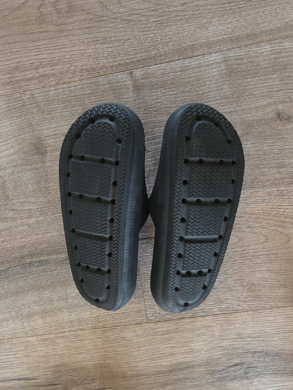 32 Degree COOL Black Slide Sandal XS 4.5-5.5 - Picture 3 of 4